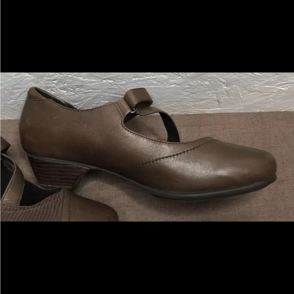 EUC! ARAVON Portia Size 9.5D (Wide) Brown Leather Casual Dress Pump (AAZ09BRM) - Picture 4 of 16